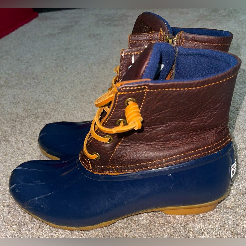Sperry Woman’s Rubber boot 8M leather Navy Brown